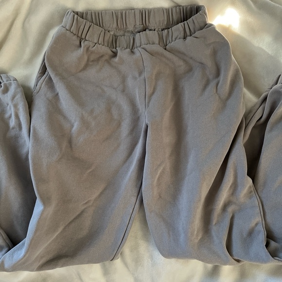 brandy melville rosa sweatpants - Picture 2 of 3